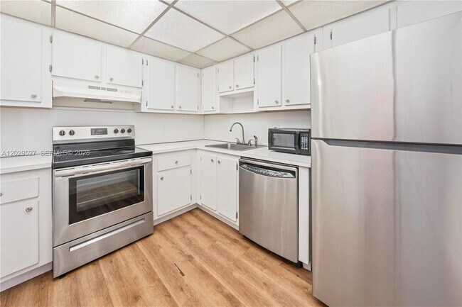 Photo - 1300 NE Miami Gardens Dr Unit 512E