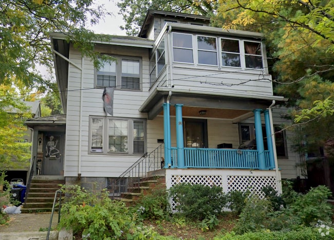 Building Photo - 94 Winchester St Rental