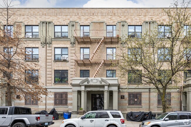 Photo - 547 Lincoln Pl