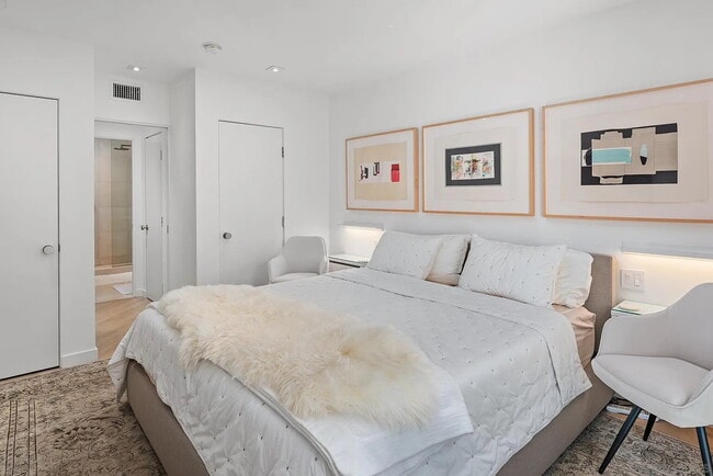 Photo - "Chic Coastal Living: Elegant 1-Bedroom Retreat with Luxe Finishes in La Jolla"