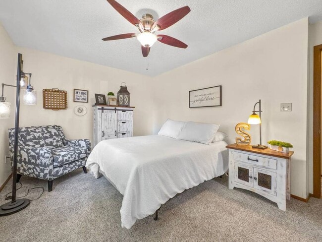Building Photo - Sun Prairie & Vista Court Rental