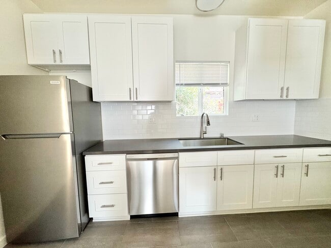 Photo - 515-518 3/4 N Mariposa Ave Unit 515 3/4