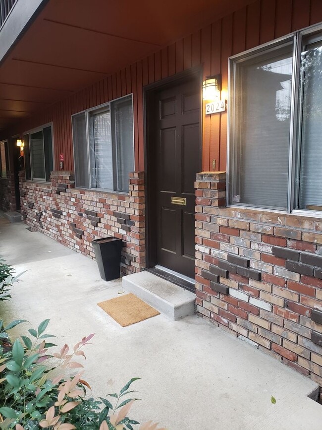 Photo - Charming Updated 2 bed/1 bath Condo on Ground Floor in Desirable Irvington District! W/S/T included