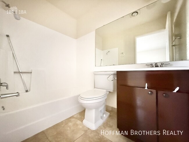 Photo - 8900 Burnet Ave Unidad 124