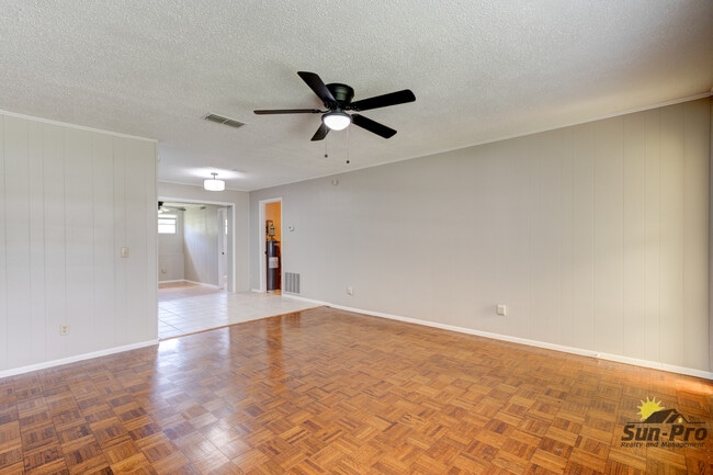 Photo - 907 Hamilton St