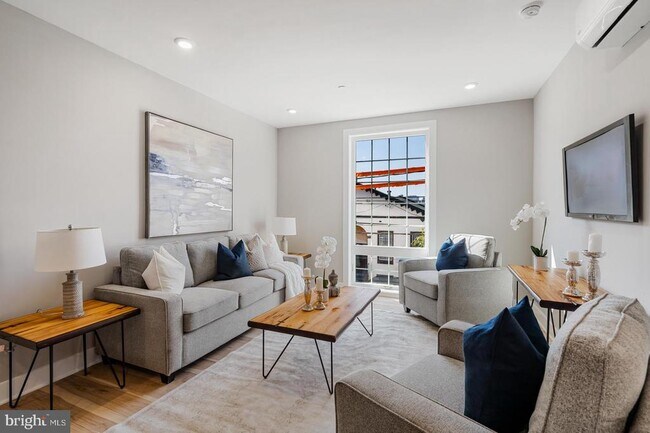 Photo - 1935 N 2nd St Unidad 403