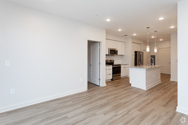 2BR, 2BA 1,087SF