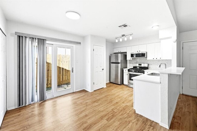 Photo - 10604 Lanshire Dr
