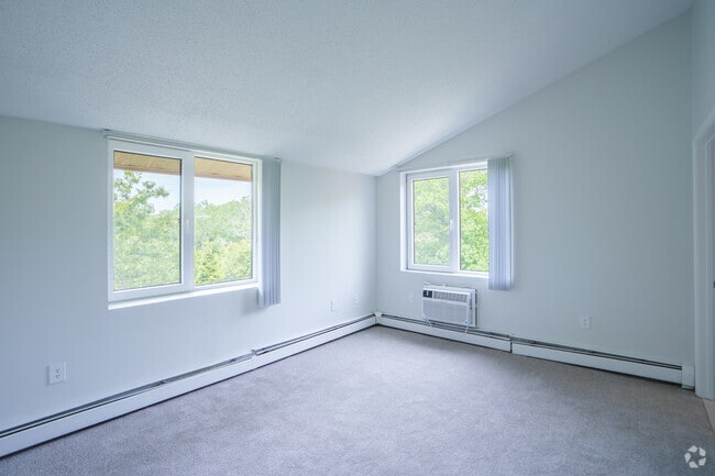2BR, 2BA - 1,000SF - Primary Bedroom