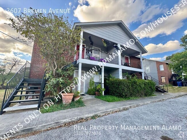 Building Photo - **APPLICATION RECEIVED** *MOVE IN SPECIAL!... Unit 1 Rental