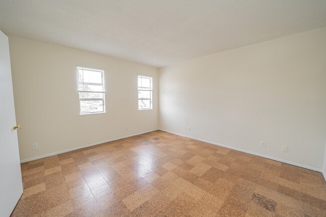 Photo - 1467 Russell St Unidad 2