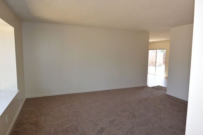 Photo - 1641 W Whitendale Ave
