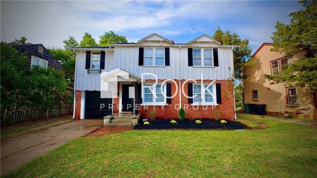 Building Photo - Beautifully Remodeled 4 Bedroom Home near ...