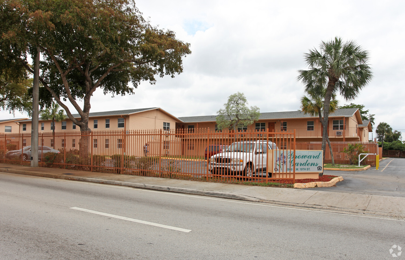 Broward Gardens - Broward Gardens Apartments