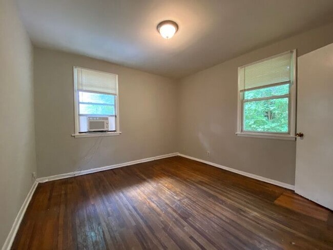 Photo - Cozy 2 Bedroom Duplex Available - Walk Dow...