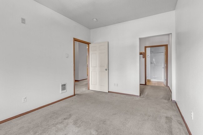 Photo - 12231-12239 SE Bush St Unit 83