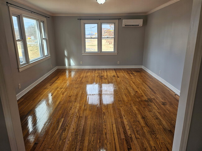 Photo - 46 Maxwell Dr