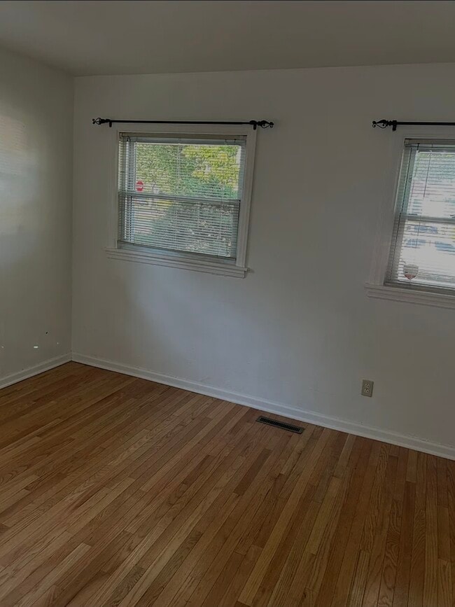 Photo - 905 Grey Ave