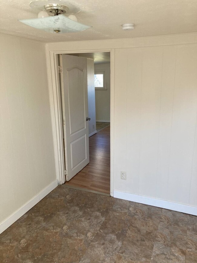 Photo - 1625 Navarre Rd SW