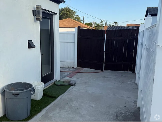 Building Photo - 7538 Gaviota Ave Rental