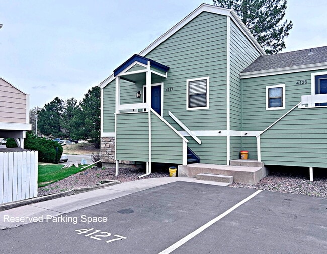 Building Photo - Cozy 2-Bed 1.5 Bath Townhouse in Aurora with Spacious Layout & Modern Comforts!