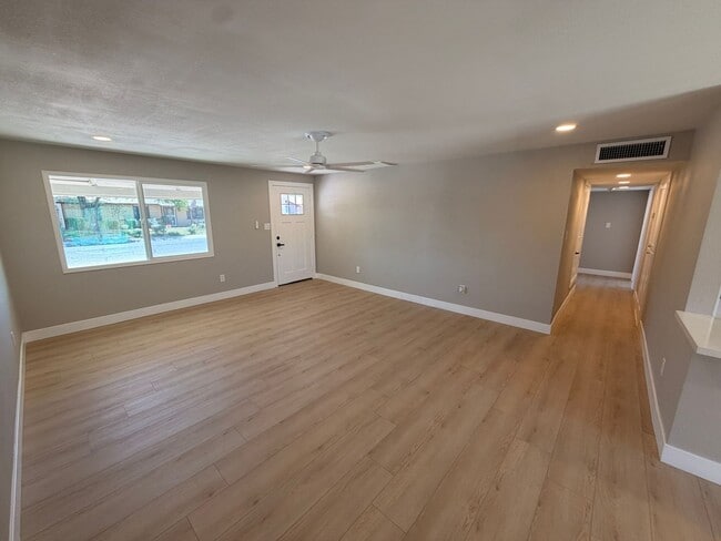 Photo - Stunning 3 bed / 2 bath remodeled Home in Phoenix with No HOA