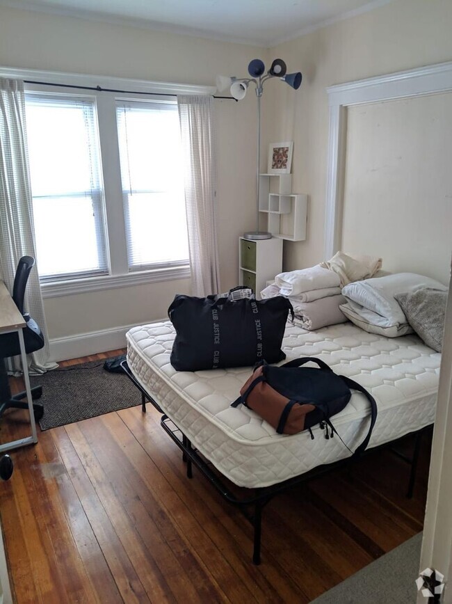 Building Photo - 102 Line St Unit 2 Rental