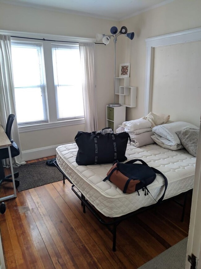 Building Photo - 102 Line St Unit 2 Rental