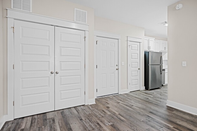 NEW 1BR Entry + Kitchen