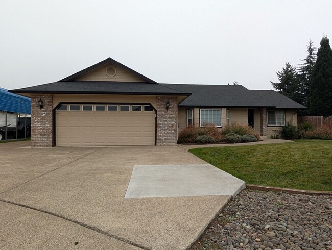 Building Photo - Single Story 3-Bedroom, 2-Bath Home In The...