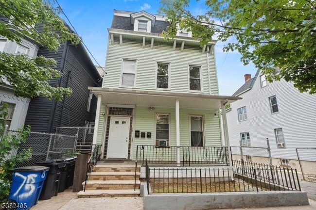 Building Photo - 73 S 13th St Unit 2 Rental