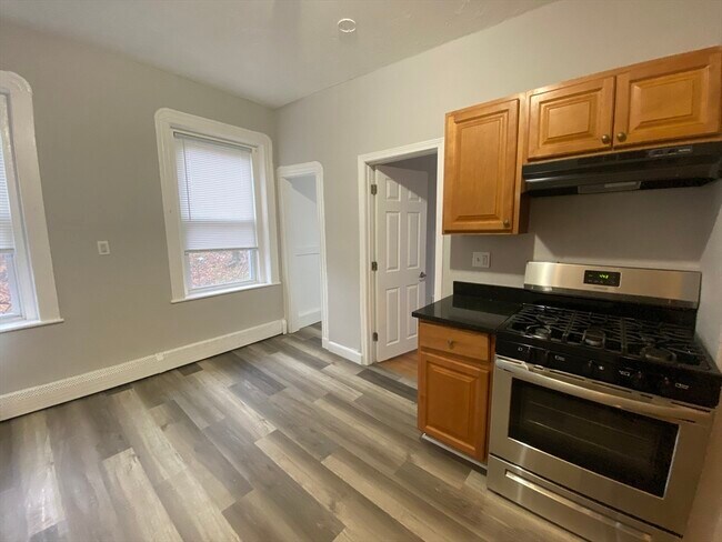 Building Photo - 96-98-98 Woodledge St Unit 3L Rental
