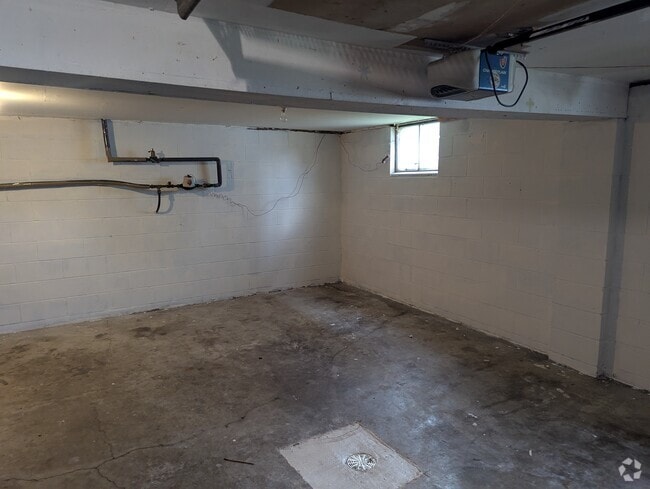 Building Photo - 751 S Broad St Unit Lancaster duplex Rental