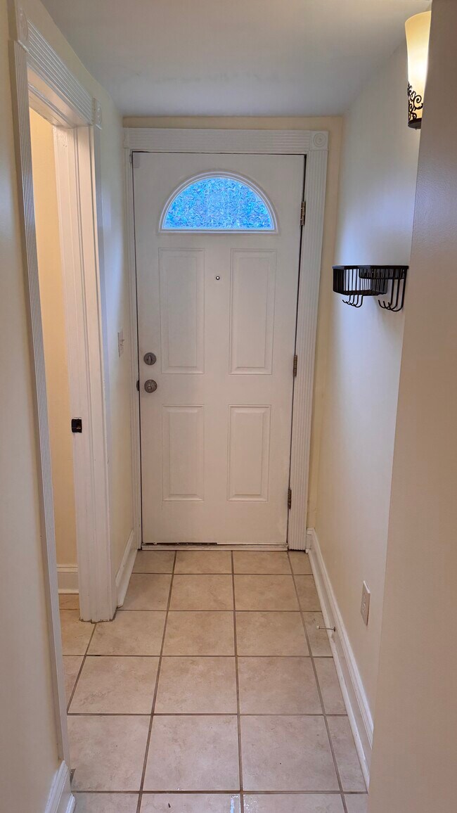 Photo - 1112 Oates St NE