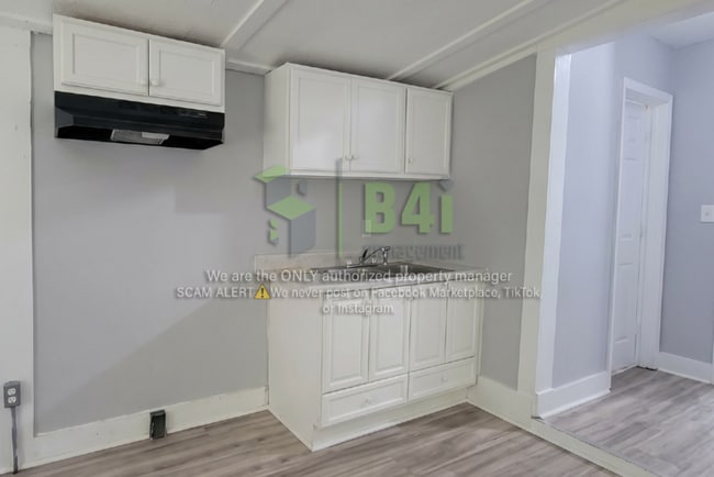 Photo - 705 Barnesville St