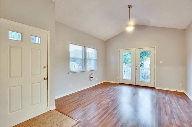 Photo - 3113 Robinson Ave