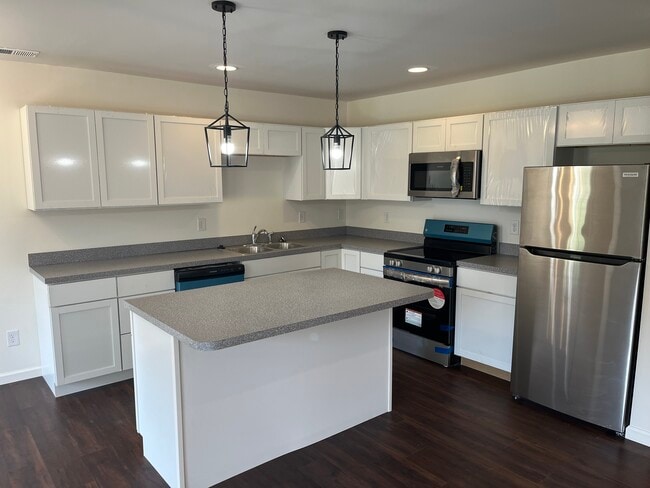 Building Photo - 6855 Augusta Dr Rental