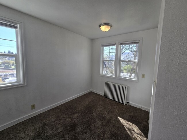 Photo - 447 NE Winchester St