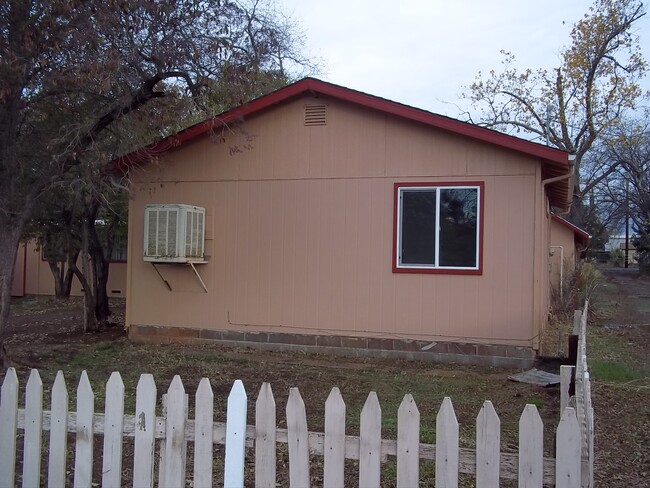 Building Photo - 2108 Fort Wayne St Rental