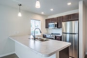 2BR, 1BA - 989SF - Kitchen