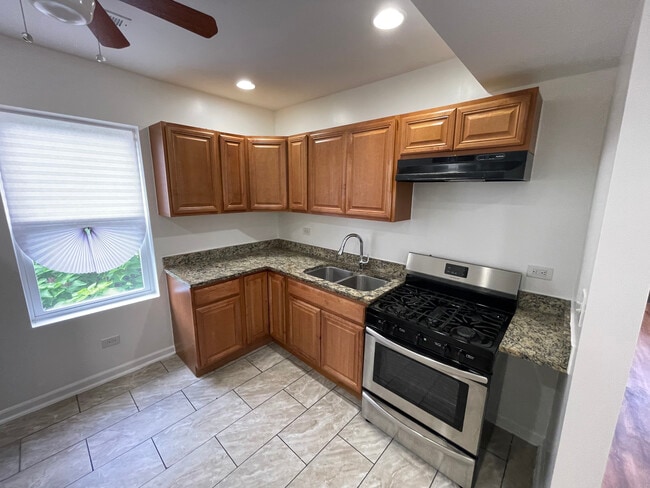 Photo - 1320 W 57th St Unidad 2