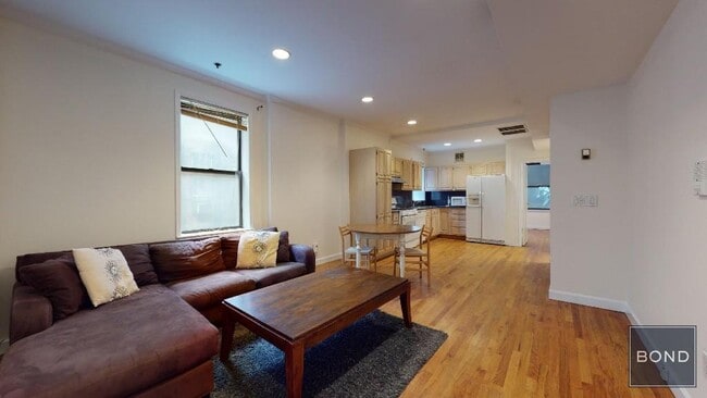 Building Photo - 246 E 44th St Unit 2 Rental