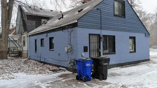 Photo - 4 bed, 1 bath bungalow NOW AVAILABLE!