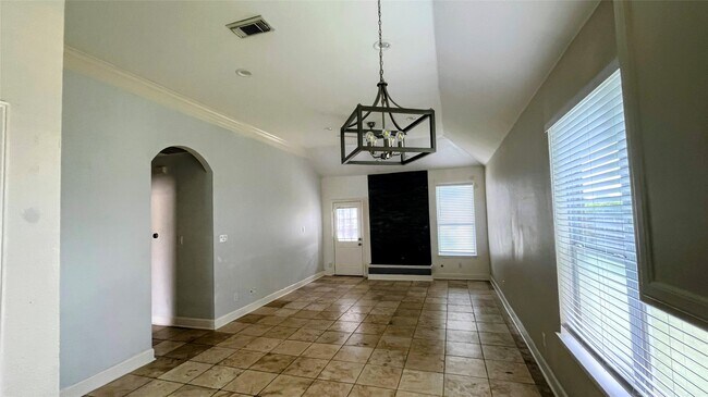 Photo - 2402 Raintree Village Dr