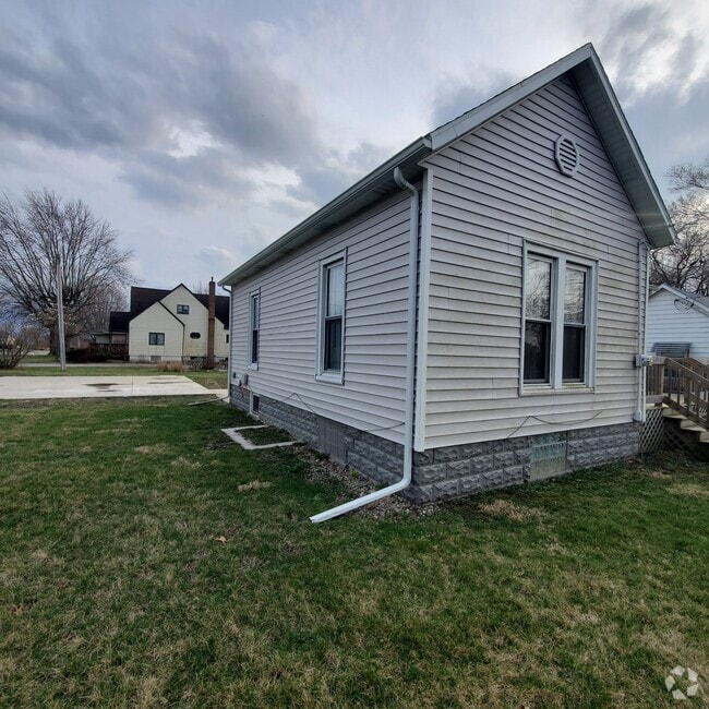 Building Photo - 201 S 5th St Rental