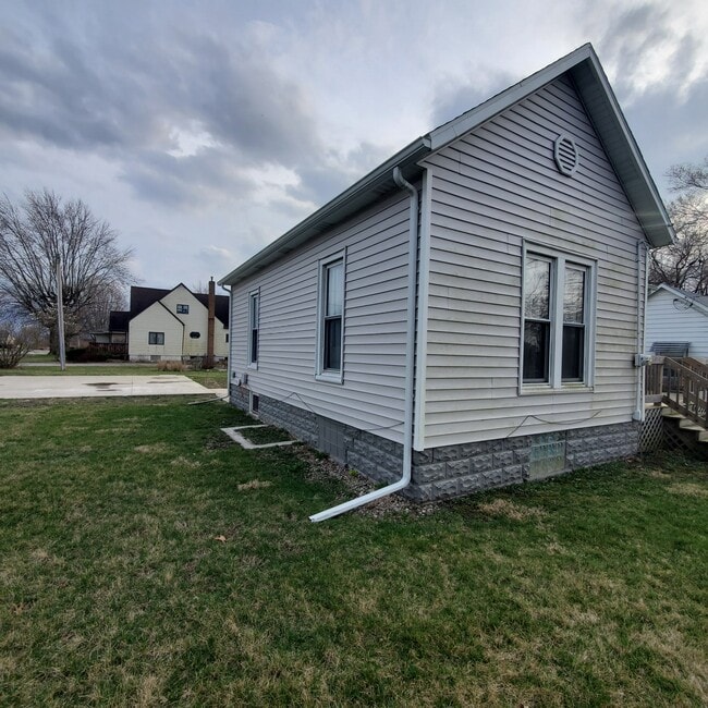 Building Photo - 201 S 5th St Rental