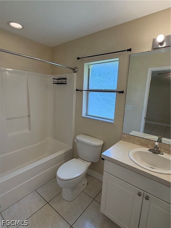 409 Candlewick Cir E