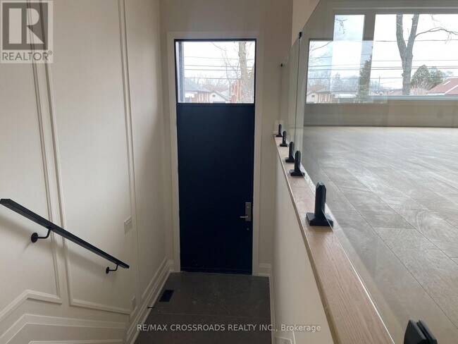 Photo - 790B Midland Ave