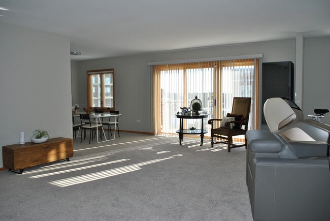 Photo - 5005 Warren St Unit 607