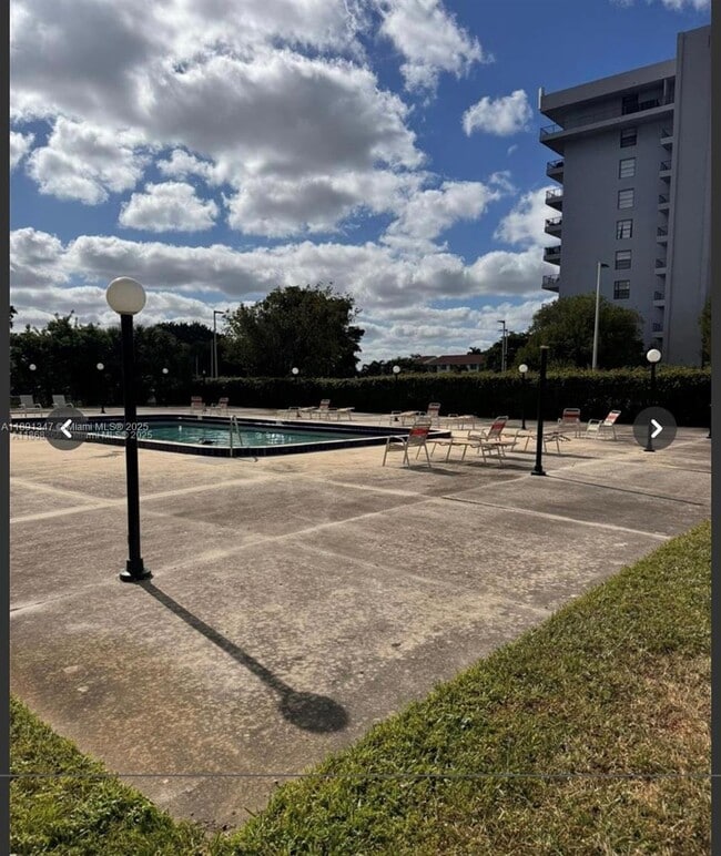 Photo - 15600 NW 7th Ave Unidad 215